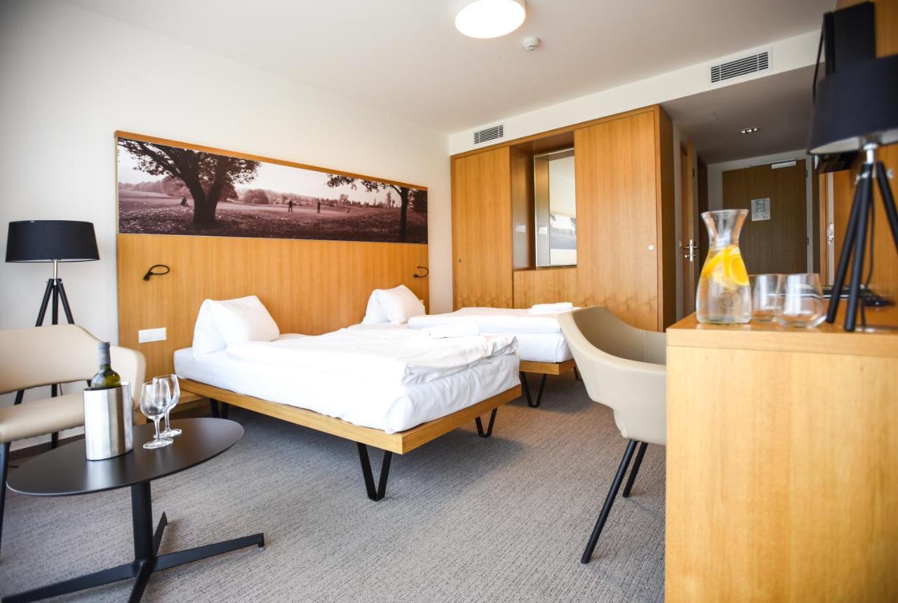 Hotel S-Port Veska Dolany  Экстерьер фото