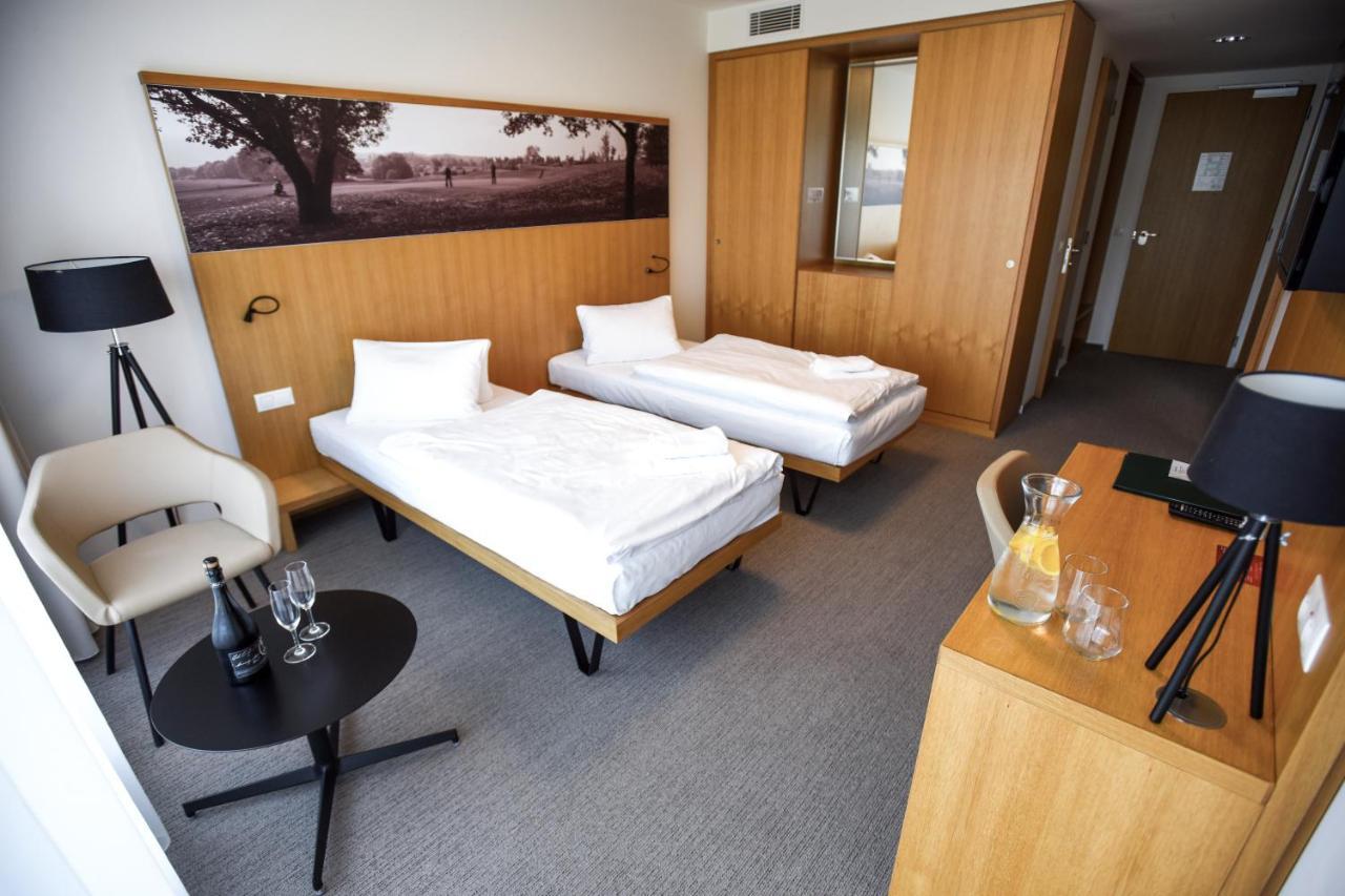 Hotel S-Port Veska Dolany  Экстерьер фото