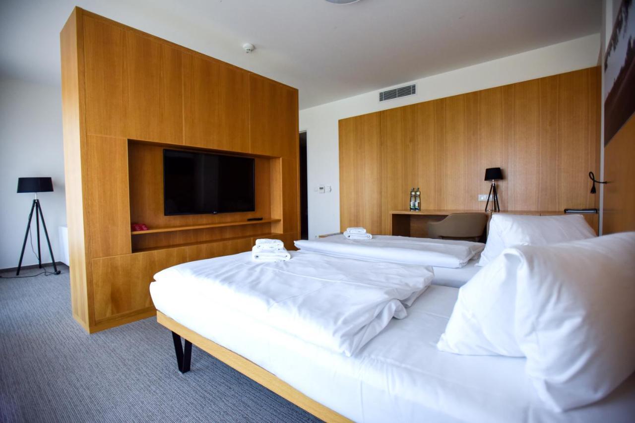 Hotel S-Port Veska Dolany  Экстерьер фото